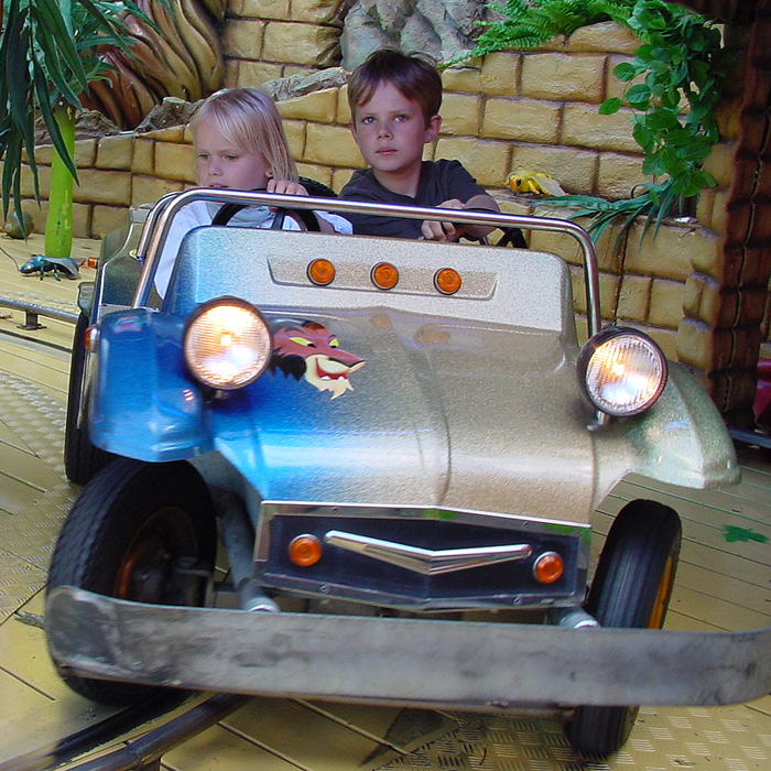 Tim en Fleur in een kermis buggy 2001